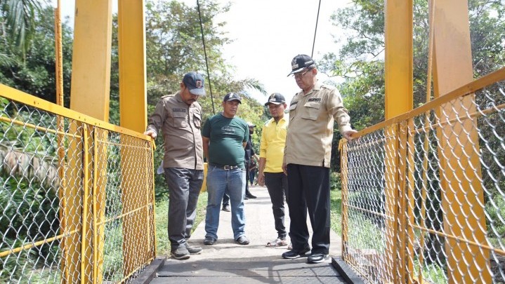 Sebelumnya Mengkhawatirkan, Sekarang Jembatan Gantung di Kemuning Sudah Bisa Dilalui Sebelumnya Mengkhawatirkan, Sekarang Jembatan Gantung di Kemuning Sudah Bisa Dilalui