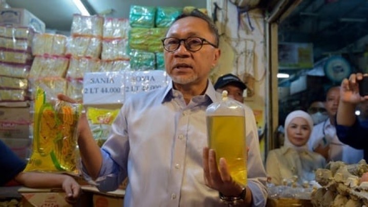 Baru Beberapa Hari jadi Menteri, Zulhas Yakin Kenaikan Minyak Goreng Bukan Permainan Mafia Baru Beberapa Hari jadi Menteri, Zulhas Yakin Kenaikan Minyak Goreng Bukan Permainan Mafia