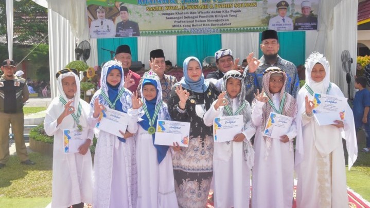 Dari Lulusan MDTA, Bupati Kasmarni Berharap Lahir Generasi Berakhlak Mulia