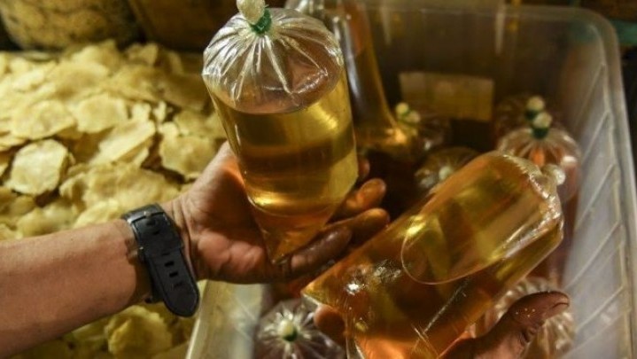 Mulai Besok Beli Minyak Goreng Curah Wajib Gunakan NIK atau PeduliLindungi Mulai Besok Beli Minyak Goreng Curah Wajib Gunakan NIK atau PeduliLindungi