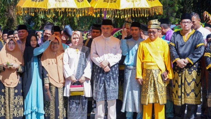 Dr. Kamsol Pulang 'Bainduok' ke Suku Piliang