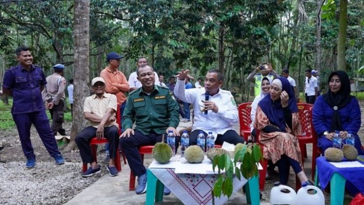 Wagubri Ingatkan Warga Riau Beli Buah Lokal, Durian Bengkalis Direkomendasikan Wagubri Ingatkan Warga Riau Beli Buah Lokal, Durian Bengkalis Direkomendasikan