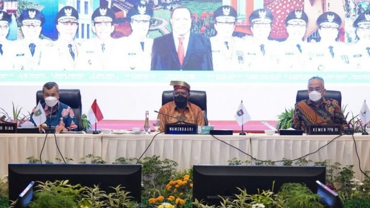 Masalah Gerbang Perdagangan hingga Penangkapan Ikan Ilegal Diadukan Gubri pada Wamendagri Masalah Gerbang Perdagangan hingga Penangkapan Ikan Ilegal Diadukan Gubri pada Wamendagri