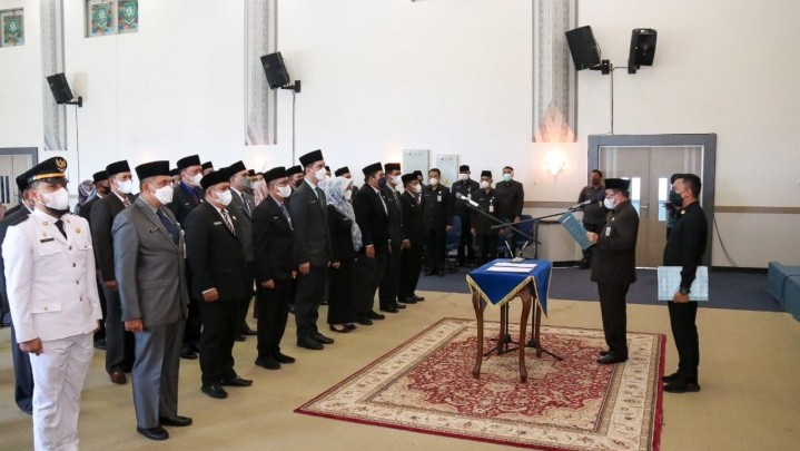 Bupati Kasmarni Pilih Puluhan Pejabat Baru, Berikut Nama-namanya Bupati Kasmarni Pilih Puluhan Pejabat Baru, Berikut Nama-namanya