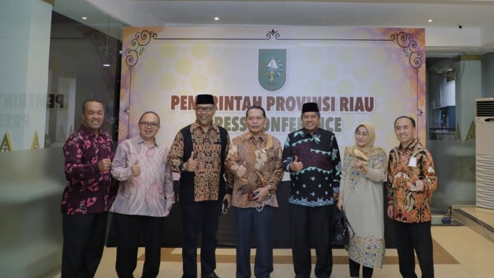 Bupati Siak Hadir pada Pertemuan Gubernur se Sumatera, Salah Satu Bahasan Tentang PMK Bupati Siak Hadir pada Pertemuan Gubernur se Sumatera, Salah Satu Bahasan Tentang PMK