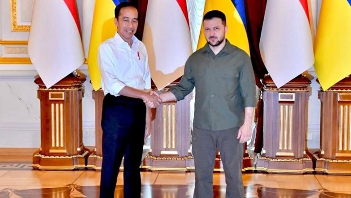 Analisa Kunjungan Jokowi ke Ukraina dan Rusia: Bukan Misi Perdamaian, tapi Diplomasi Mie Analisa Kunjungan Jokowi ke Ukraina dan Rusia: Bukan Misi Perdamaian, tapi Diplomasi Mie