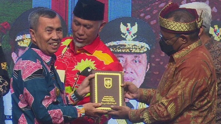 Gubernur Riau Disebut Kadisbun Terus Perjuangkan Harga TBS Sawit Gubernur Riau Disebut Kadisbun Terus Perjuangkan Harga TBS Sawit
