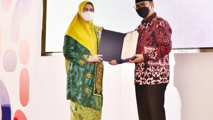 Terima Penghargaan MKK dari BKKBN RI, Ini Prestasi Ketua TP-PKK Inhil Terima Penghargaan MKK dari BKKBN RI, Ini Prestasi Ketua TP-PKK Inhil