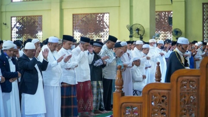 Pj Bupati Kampar: Ukhuwah Islamiah akan Semakin Kuat dengan Semangat Berkurban Pj Bupati Kampar: Ukhuwah Islamiah akan Semakin Kuat dengan Semangat Berkurban