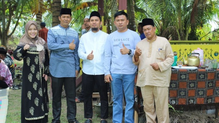 Dihadiri Camat, Anggota DPRD Bengkalis Rahmah Yenny Kembali Berqurban di Desa Sepahat Dihadiri Camat, Anggota DPRD Bengkalis Rahmah Yenny Kembali Berqurban di Desa Sepahat
