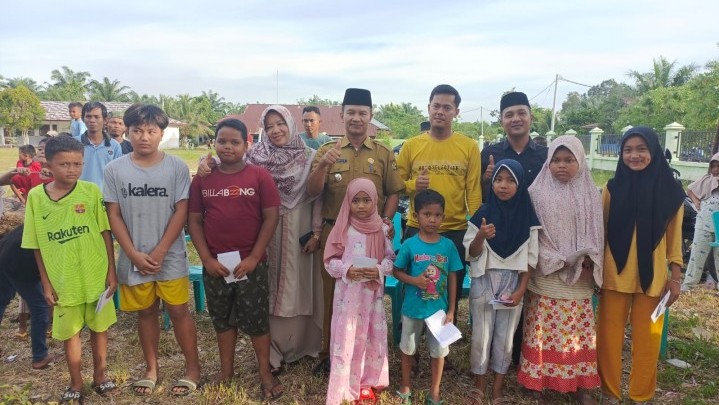 Santuni Anak Yatim, Pemuda Palung Raya Kampar Harap Pemerintah Perhatikan Anak Yatim