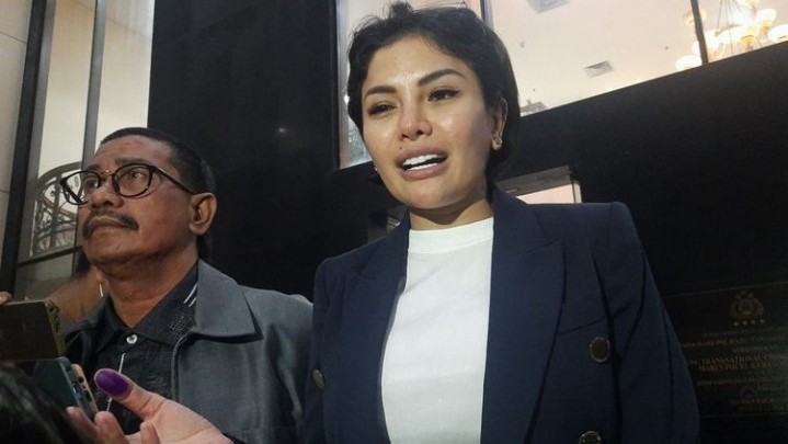 Jadi Tersangka Kasus UU ITE, Nikita Mirzani Mengaku Tidak Tahu Jadi Tersangka Kasus UU ITE, Nikita Mirzani Mengaku Tidak Tahu