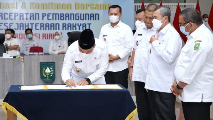 Komitmen Percepatan Pembangunan untuk Kesejahteraan Masyarakat Diteken Wabup Siak