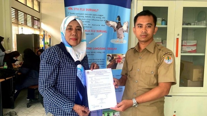 Owa Ungko Peliharaan Warga Pekanbaru Diterima BBKSDA Riau Owa Ungko Peliharaan Warga Pekanbaru Diterima BBKSDA Riau