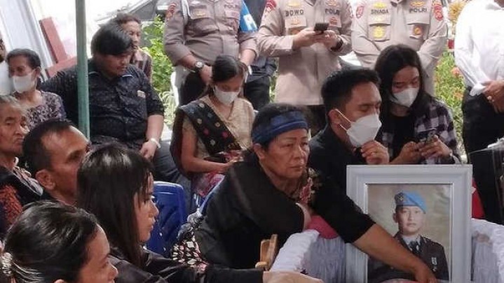 Keluarga Sebut Istri Irjen Sambo Kerap Beri Uang untuk Adik Brigadir J Keluarga Sebut Istri Irjen Sambo Kerap Beri Uang untuk Adik Brigadir J