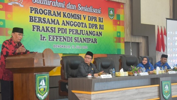 Bupati Bengkalis Minta Pemerintah Pusat Bangun Infrastruktur Pemecah Ombak Bupati Bengkalis Minta Pemerintah Pusat Bangun Infrastruktur Pemecah Ombak
