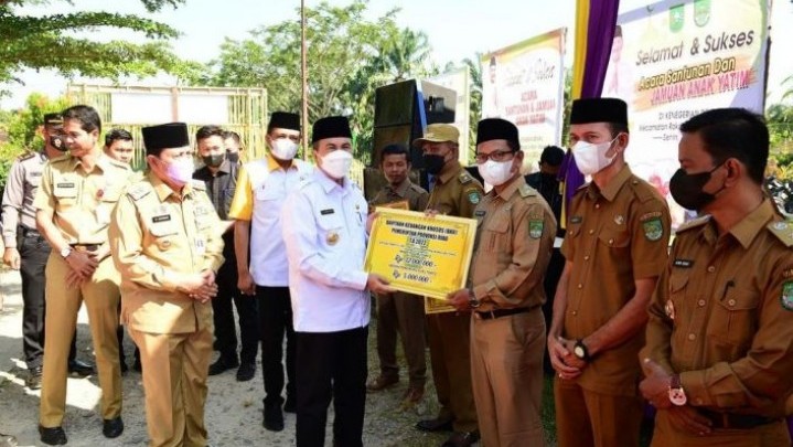 Gubri Syamsuar Salurkan BKK untuk Desa di Kecamatan Rokan IV Koto Rohul Gubri Syamsuar Salurkan BKK untuk Desa di Kecamatan Rokan IV Koto Rohul