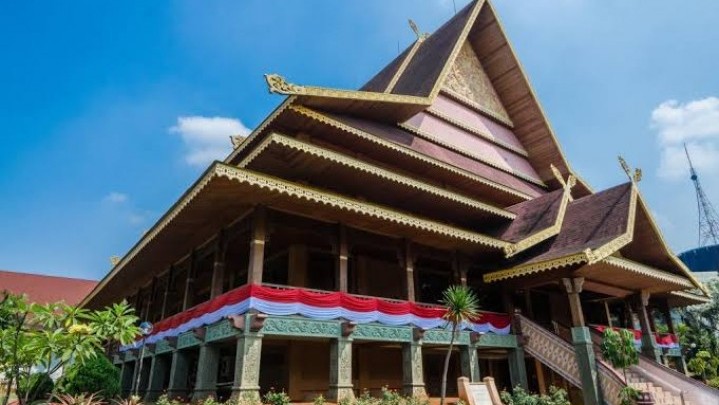 Perbaikan Anjungan Riau di TMII Gunakan Dana CSR, Habiskan Rp 800 Juta Perbaikan Anjungan Riau di TMII Gunakan Dana CSR, Habiskan Rp 800 Juta