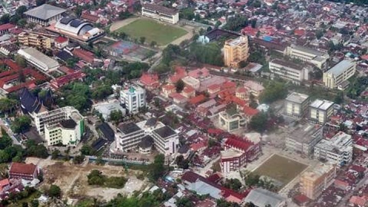 Sebagian Besar Penduduk Kota Padang Bermukim di Zona Merah Tsunami Sebagian Besar Penduduk Kota Padang Bermukim di Zona Merah Tsunami