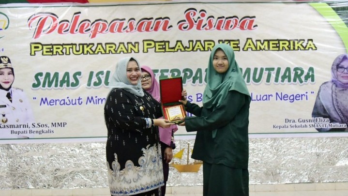 Hijri Falisha Naila Asal Bengkalis, Utusan Indonesia dalam Pertukaran Pelajar ke Amerika Hijri Falisha Naila Asal Bengkalis, Utusan Indonesia dalam Pertukaran Pelajar ke Amerika