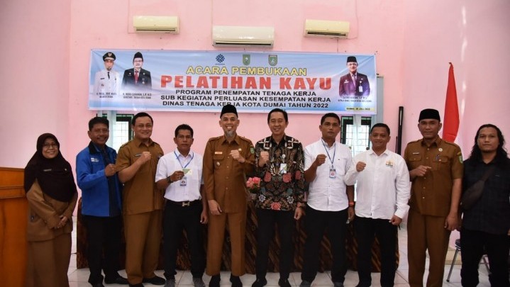 Pemko Dumai Gelar Pelatihan Kayu untuk Lahirkan Wirausahawan Baru Pemko Dumai Gelar Pelatihan Kayu untuk Lahirkan Wirausahawan Baru
