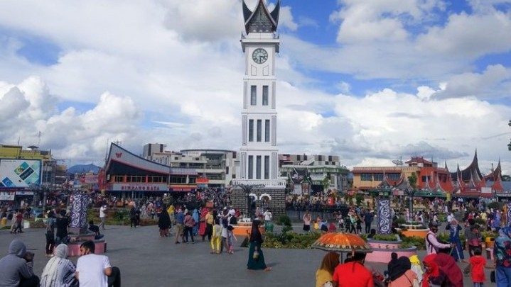 Polres Bukittinggi Minta 'Jam Gadang Fashion Week' Tidak Digelar di Jalan Raya Polres Bukittinggi Minta 'Jam Gadang Fashion Week' Tidak Digelar di Jalan Raya