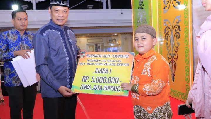 Juara Kedua MTQ Riau ke-40, Kafilah Pekanbaru Dapat Bonus Juara Kedua MTQ Riau ke-40, Kafilah Pekanbaru Dapat Bonus