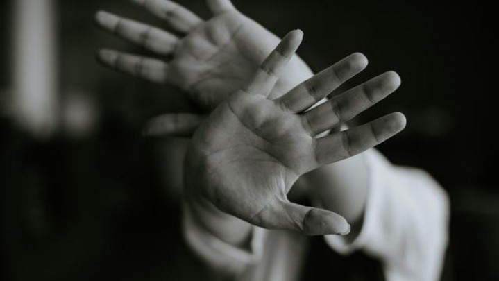 Perundungan pada Staf, Menteri Bisnis Kecil dan Perdagangan Dicopot