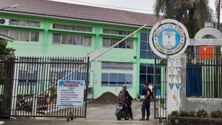 Cegah Tawuran, TNI hingga Polisi di Kota Padang Jaga Sekolah Cegah Tawuran, TNI hingga Polisi di Kota Padang Jaga Sekolah