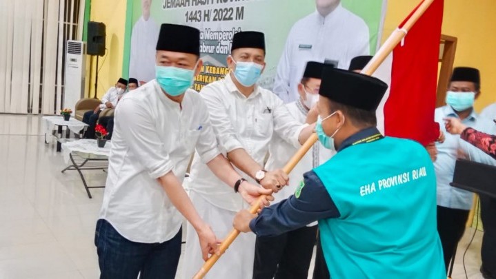 Kepulangan Jemaah Haji Asal Rohil Disambut Langsung Bupati Afrizal Sintong Kepulangan Jemaah Haji Asal Rohil Disambut Langsung Bupati Afrizal Sintong