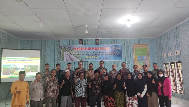 Dosen UIR Sampaikan Strategi Peningkatan Tata Guna Air Berbasiskan Teknologi Irigasi Desa Pulau Birandang Dosen UIR Sampaikan Strategi Peningkatan Tata Guna Air Berbasiskan Teknologi Irigasi Desa Pulau Birandang