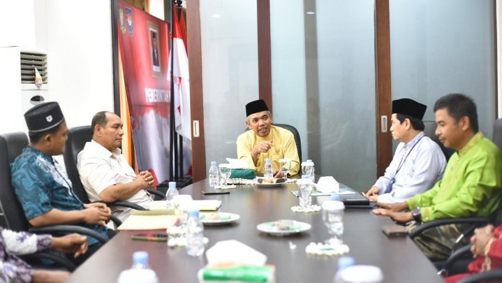 Masalah HGU PT SBAL, Ninik Mamak Pemangku Adat Kenegerian Koto Garo Jumpai Pj Bupati Kampar Masalah HGU PT SBAL, Ninik Mamak Pemangku Adat Kenegerian Koto Garo Jumpai Pj Bupati Kampar