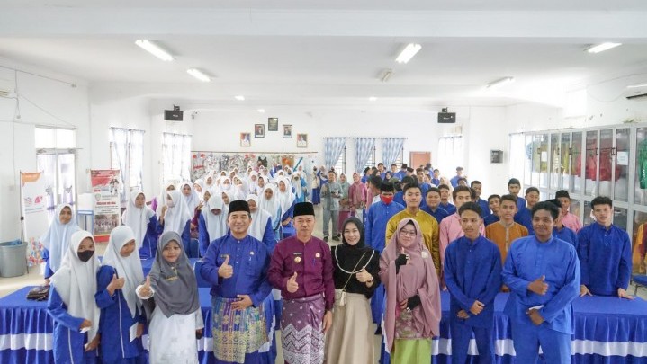 Tahun Baru Islam, Bupati Rohil Santuni Anak Yatim di SMAN 1 Bangko Tahun Baru Islam, Bupati Rohil Santuni Anak Yatim di SMAN 1 Bangko