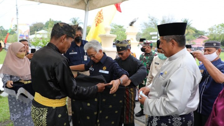 Kepala SKK Migas ke Siak, Diperkenalkan dengan Istana Asserayah Hasyimiyah Kepala SKK Migas ke Siak, Diperkenalkan dengan Istana Asserayah Hasyimiyah