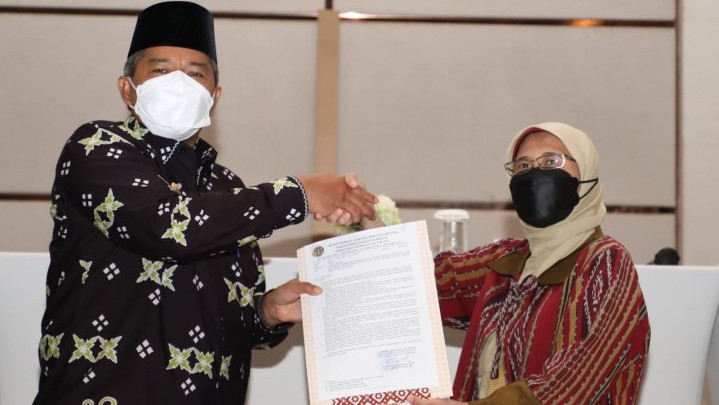 Bupati Alfedri Terima Dokumen RDTR Kawasan Industri Tanjung Buton Bupati Alfedri Terima Dokumen RDTR Kawasan Industri Tanjung Buton