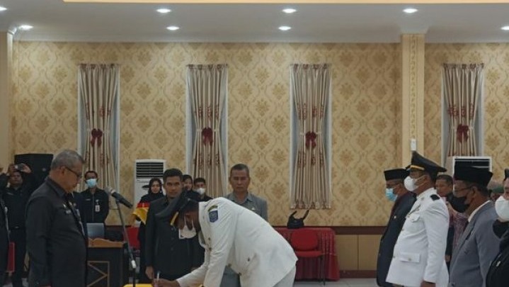 Pj Sekda Rohil Lantik Sejumlah Pejabat Baru Pj Sekda Rohil Lantik Sejumlah Pejabat Baru