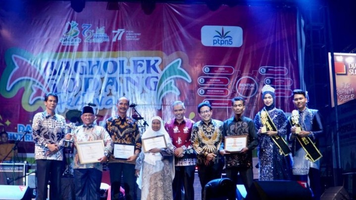 Dinilai Majukan Budaya, Beberapa Desa di Kampar Terima Penghargaan Menteri Desa PDTT RI Dinilai Majukan Budaya, Beberapa Desa di Kampar Terima Penghargaan Menteri Desa PDTT RI