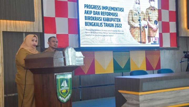 Bupati Kasmarni Banggakan Program Rp 1 Miliar 1 Desa Saat Rapat Evaluasi Reformasi Birokrasi