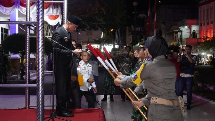 Peringatan HUT RI ke-77, Bupati Afrizal Sintong Lepas Pawai Obor