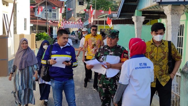 Lomba Menghias Kampung Merah Putih di Limbungan Baru Rumbai dalam Semarak HUT RI Ke-77
