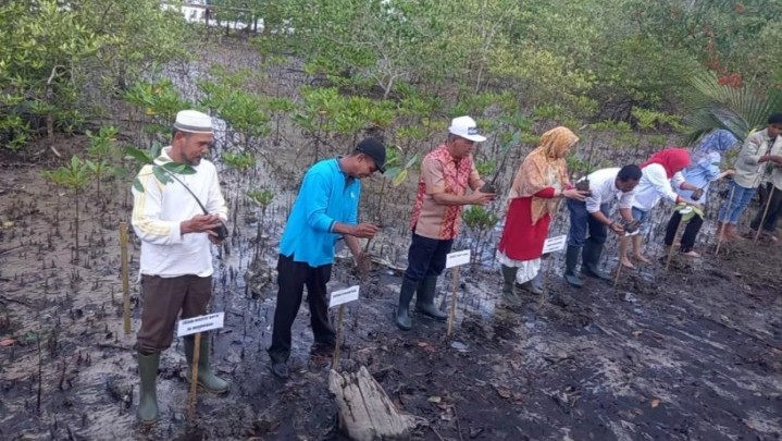 Reses Anggota DPRD Riau, Eddy M Yatim: Dukung Desa Pangkalan Jambi Bengkalis Jadi Kawasan Ekowisata Mangrove Reses Anggota DPRD Riau, Eddy M Yatim: Dukung Desa Pangkalan Jambi Bengkalis Jadi Kawasan Ekowisata Mangrove