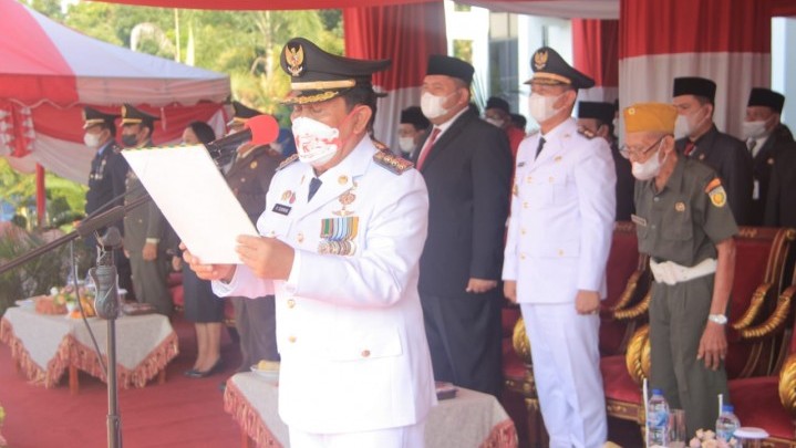 10 Ribu Bendera Dibagikan Saat HUT Kemerdekaan RI ke-77 di Rohul 10 Ribu Bendera Dibagikan Saat HUT Kemerdekaan RI ke-77 di Rohul