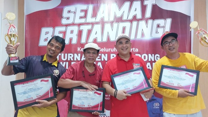 Meriahkan HUT RI Ke-77, Turnamen Ping Pong PWI Pokja Pekanbaru Sukses Digelar