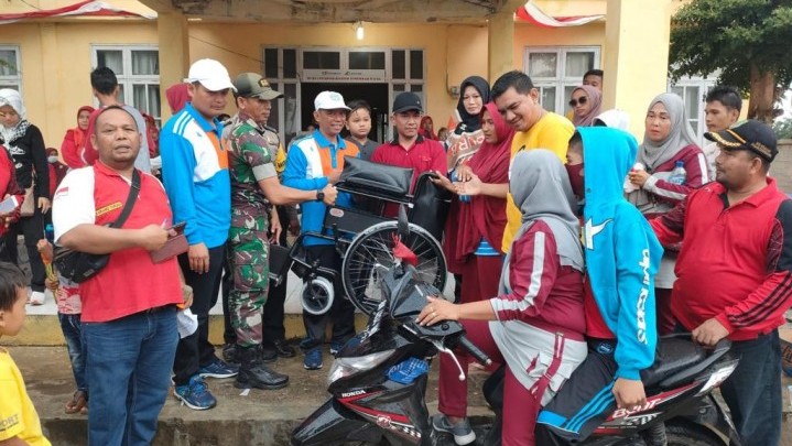 Sempena HUT RI Ke 77, Karang Taruna Riau Bantu Kursi Roda Warga Basira Sempena HUT RI Ke 77, Karang Taruna Riau Bantu Kursi Roda Warga Basira