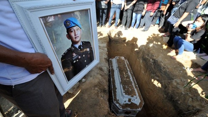 Polisi Tetapkan Putri Candrawathi Tersangka Kematian Brigadir J Polisi Tetapkan Putri Candrawathi Tersangka Kematian Brigadir J