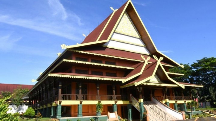 Perbaikan Bagian Dalam Anjungan Riau di TMII Usai Acara G20