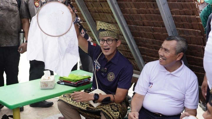 Menteri Sandiaga Uno Kunjungi Desa Wisata Terbaik di Riau Menteri Sandiaga Uno Kunjungi Desa Wisata Terbaik di Riau