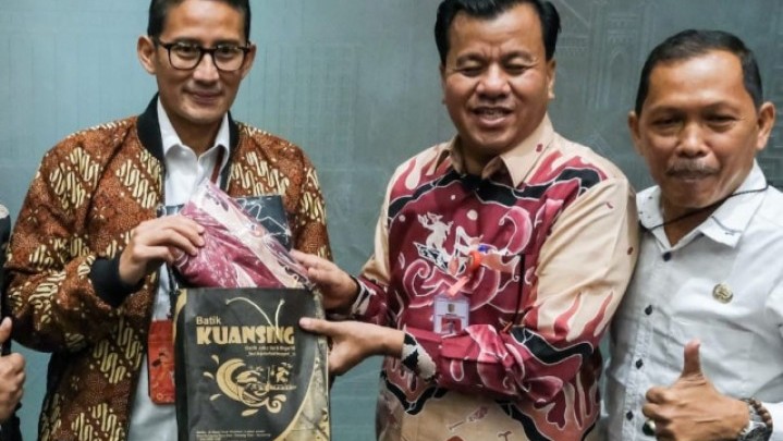 Besok Menteri Sandiaga Uno Buka Festival Pacu Jalur di Teluk Kuantan Besok Menteri Sandiaga Uno Buka Festival Pacu Jalur di Teluk Kuantan