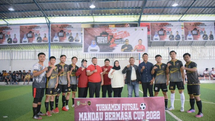 Memperkuat Persaudaraan Menurut Bupati Kasmarni Bisa Melalui Ajang Olahraga