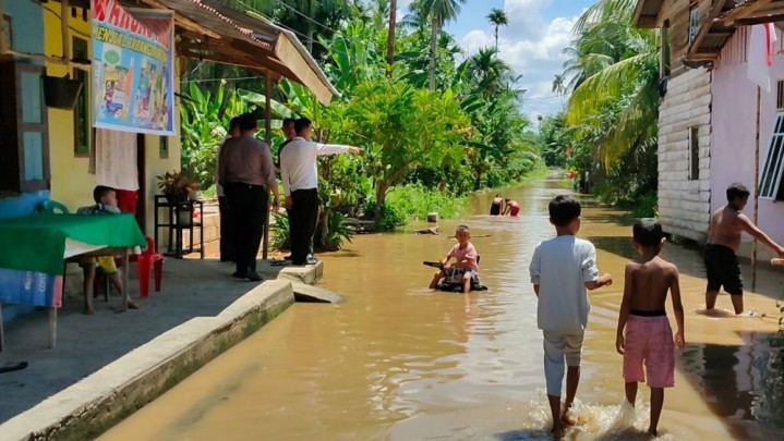 Ratusan Rumah Tergenang Banjir di Rambah Rohul Ratusan Rumah Tergenang Banjir di Rambah Rohul